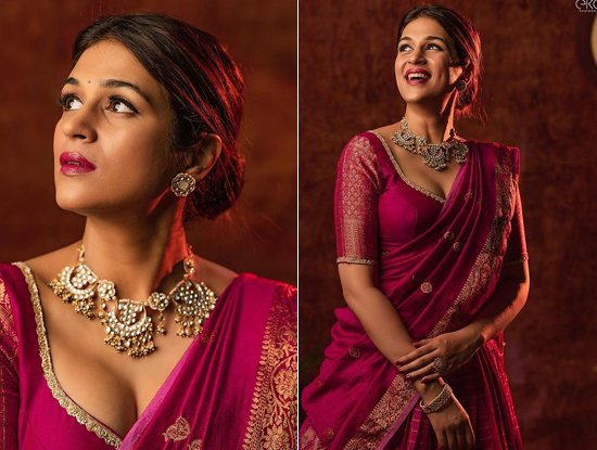 Shraddha Das Looks Graceful In Pink Saree